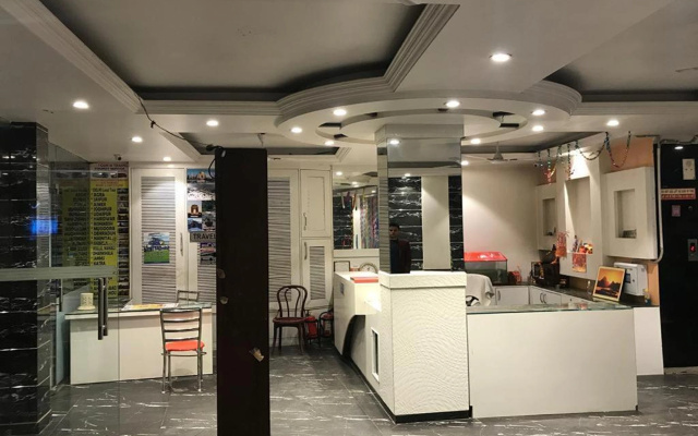 Hotel Crystal Deluxe at New Delhi Railway Station – Lobby – Delhi