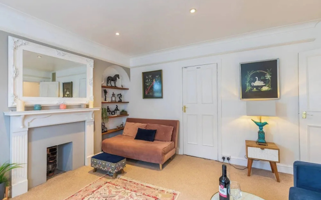 Spacious Seafront Apartment, Garden & Free Parking