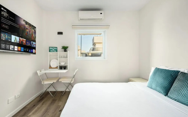 Netanya Beach Pool Studio by Sea N' Rent