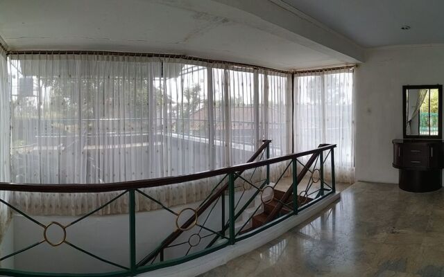 Villa Pinggir Danau Puncak for 30 pax