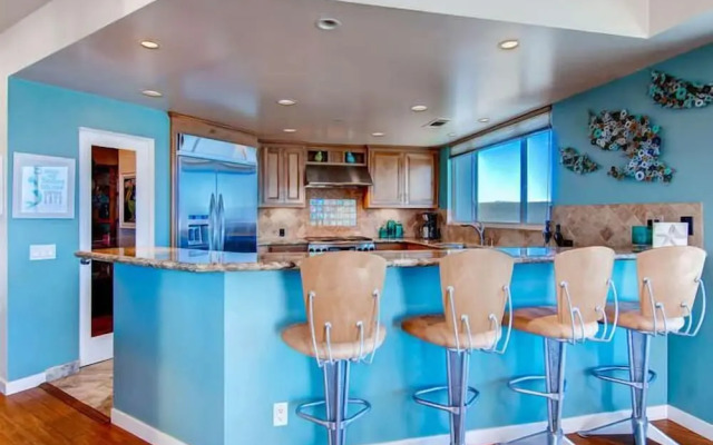 House By The Ocean