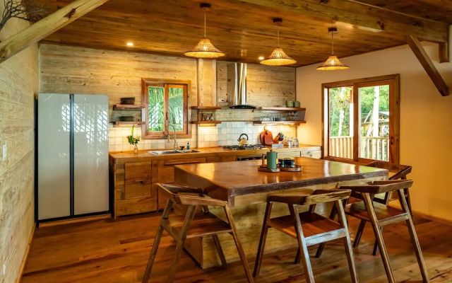 Casa Cayuco Eco-Adventure Lodge