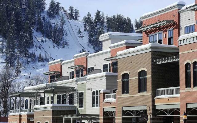 Howelsen Place H307a