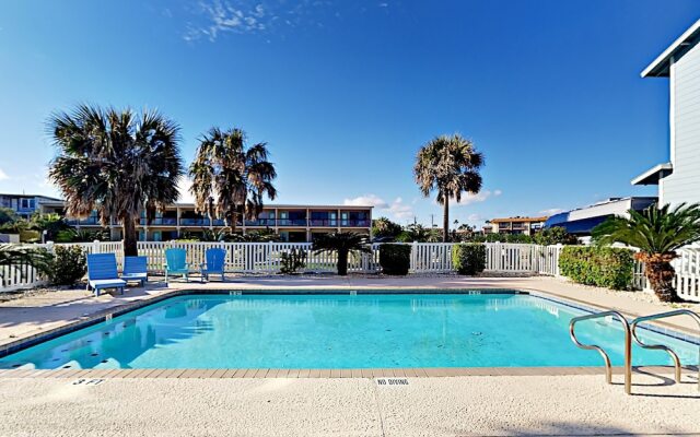 Banyan Beach House - Three Bedroom House