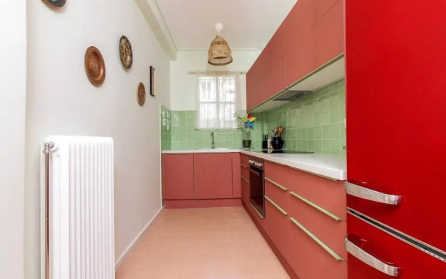 Iphigenia 2 bedroom retro downtown apartment