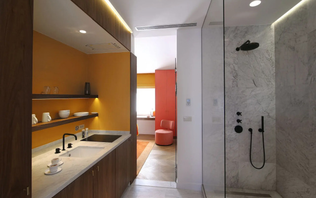 Raphael Suites