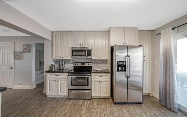 Sunny Waterside B in Dania Beach