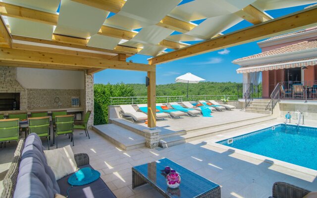 Modern Villa in Rovinj with Private Swimming Pool