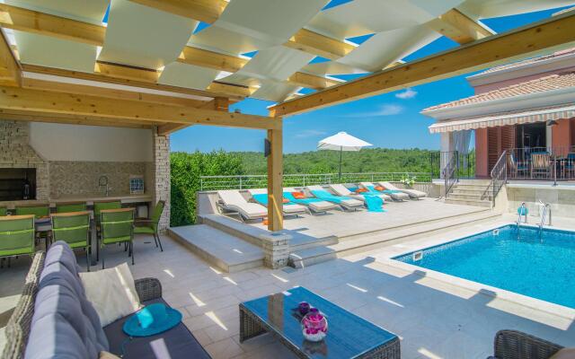 Modern Villa in Rovinj with Private Swimming Pool