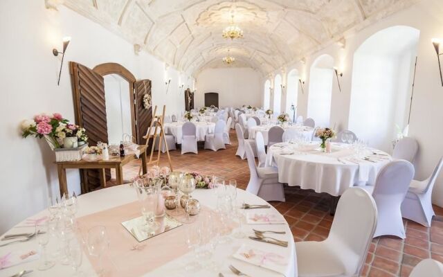 Chateau Goldenstein