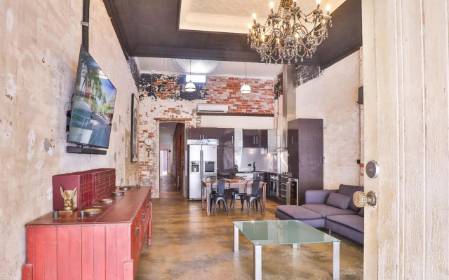 Indulge Apartments - Eighth Street