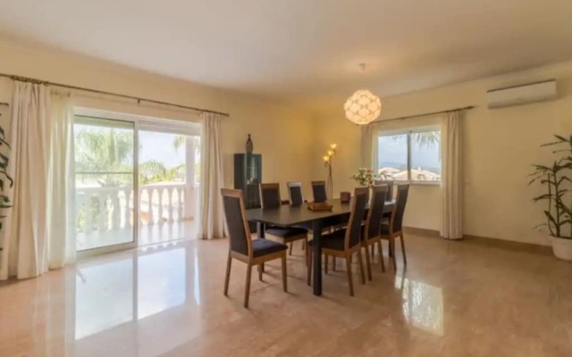 Villa - 5 Bedrooms with Pool - 107747