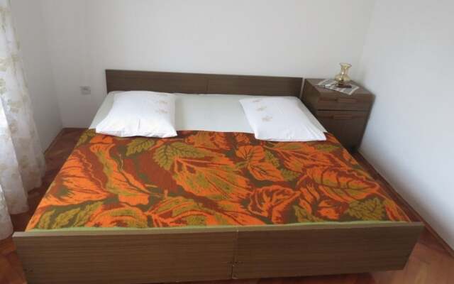 Large Apartment With Terrace Near the Beach