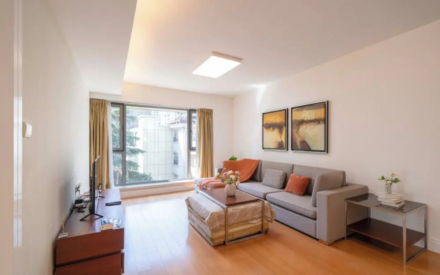 Tyms Cozy 2BR 1BA Apt Near Metro