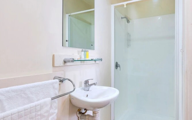Compact & Budget City Apartment with Air-con