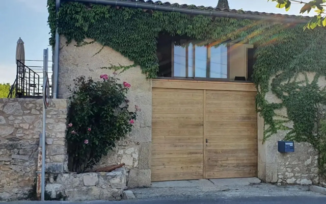 Bright, Modern Loft Comfortable Vacation Home