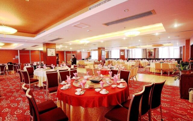 Jasper International Hotel