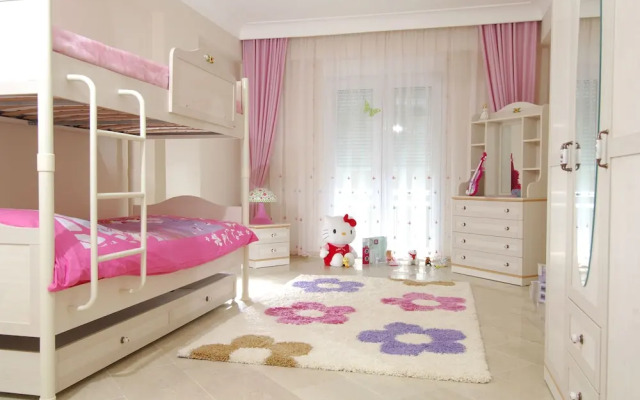 Paradise Town Villa Lucky	