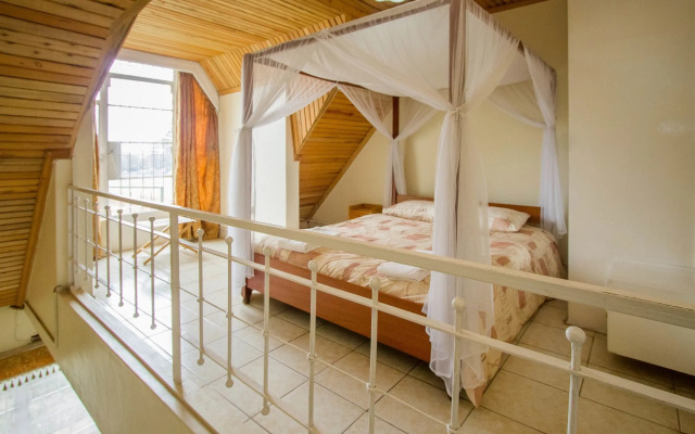 Harlequin Suites Hotel