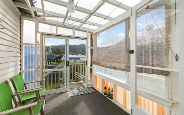 Waihi Charm - Waihi Beach Holiday Home