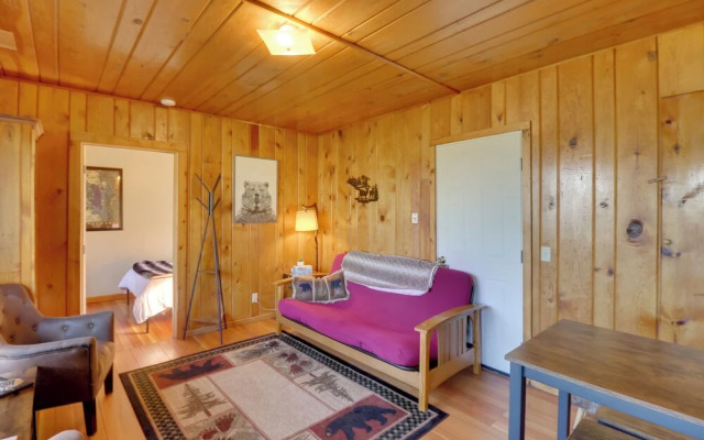 Lakeside Cabin w/ Beach ~ 14 Mi to Ski Area!