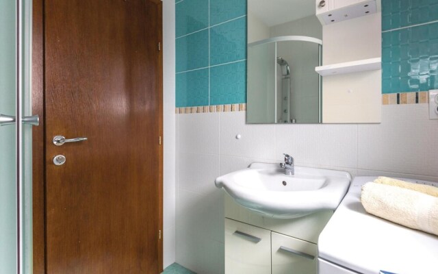 Amazing Apartment in Makarska With 2 Bedrooms and Wifi