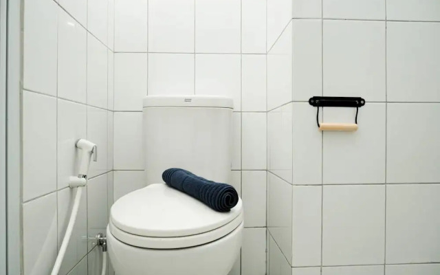 Comfort Studio Emerald Bintaro Apartment near British School