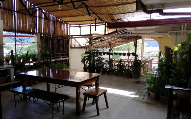 Cozy Coron Inn