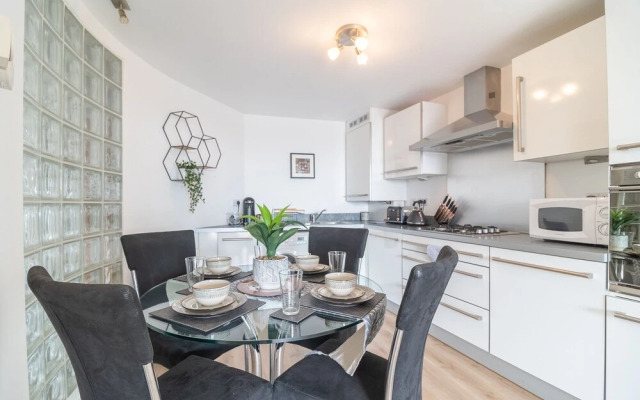 Luxury Riverview City Centre Apartment 2