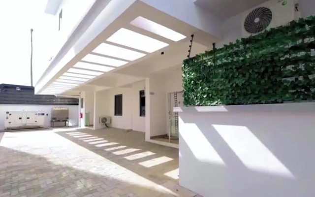 Ringruby Hotel, Oduduwa Way