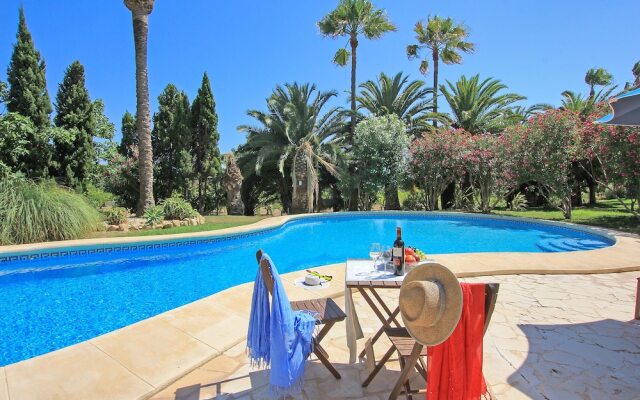 Gorgeous private villa for 10 in Moraira