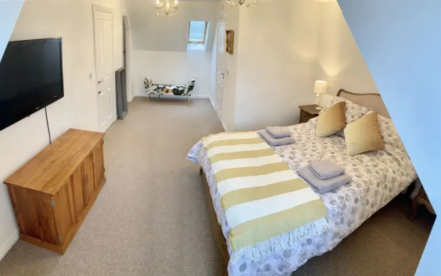 Property with Great Access - Sleeps max7