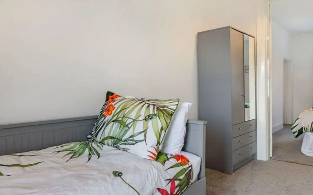 Lovely Villa 3 Kings 1double Sofa bed