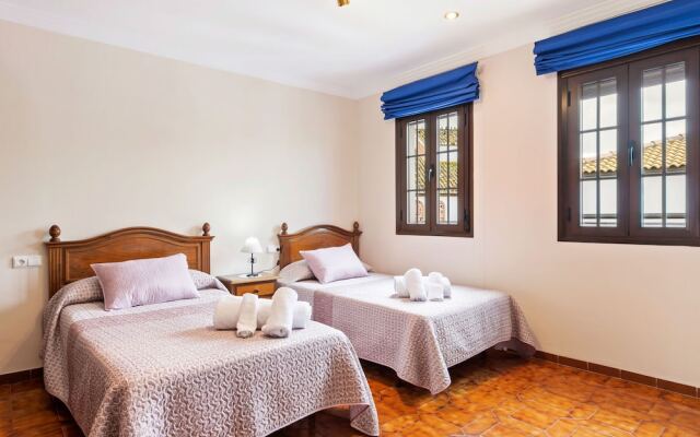 Voguish Holiday Home in Arriate with Terrace