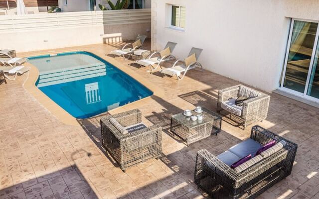 Rent Private Villa 035