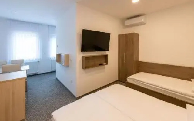 Apartmaji In Sobe Ramar