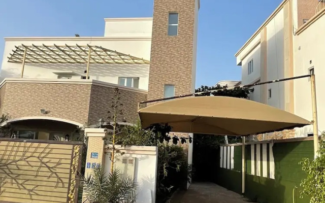 Shearing With Owner 5-bed Apartment in Sib