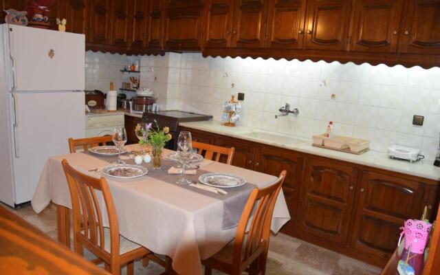 Cycladic House at the suburbs of Naousa