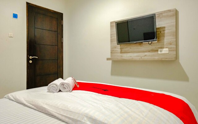 RedDoorz near Pasar Baru 3