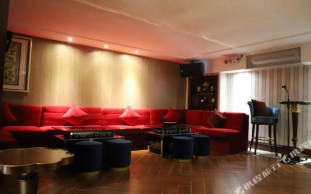 Midea Egret Lake Car Theme Hotel