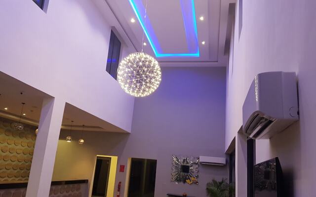 Mayhill Hotel