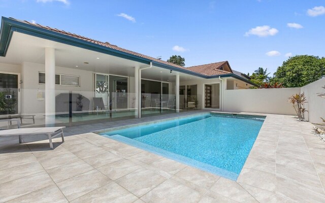 Perfect Family Holiday Home on Noosa Sound - 3 Key Court