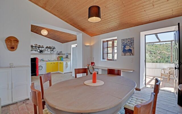 Villa Eiras Altas Grande by Portucasa