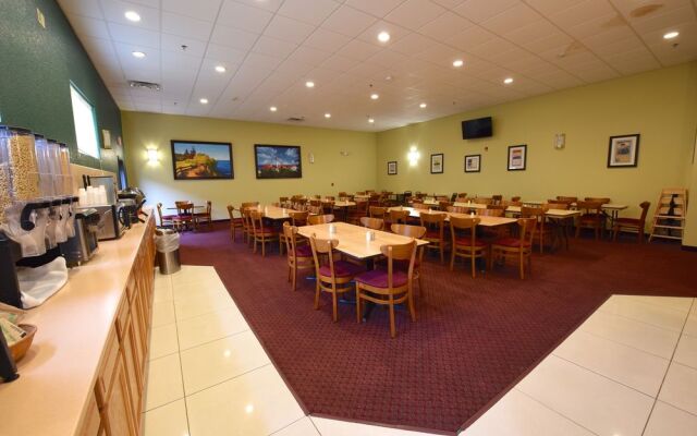Mackinaw Beach & Bay Inn & Suites