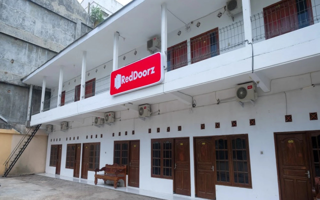 RedDoorz near Plaza Ambarrukmo Yogyakarta