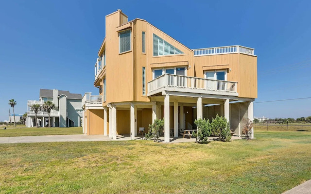 Pet-friendly Galveston Home w/ Wraparound Deck
