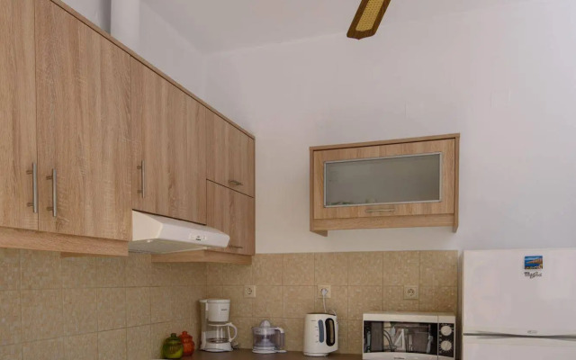 Nikos Hotel