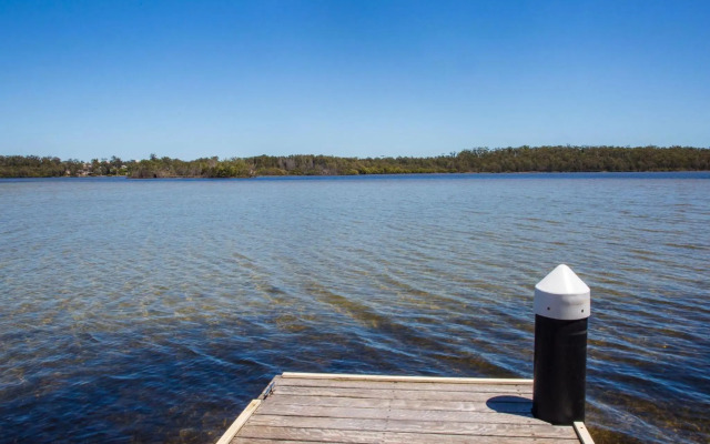 Bayview - Absolute Waterfront with Jetty - 5 Mins to Hyams Beach