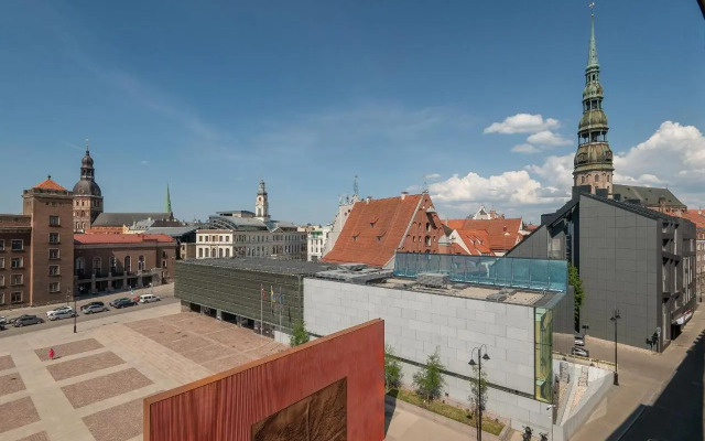 Old Town Riverside Apartment