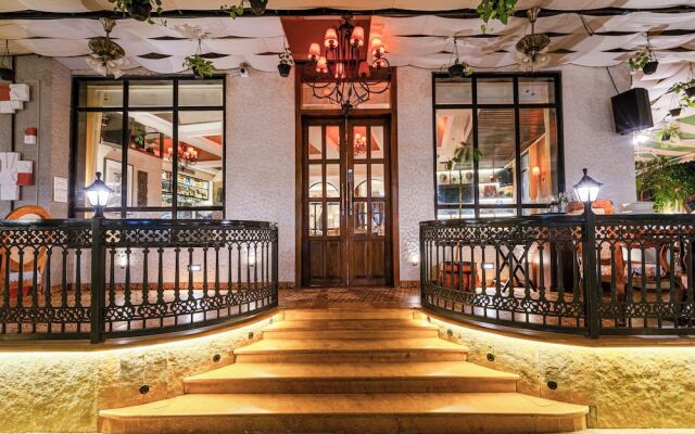 Arnna Hotel